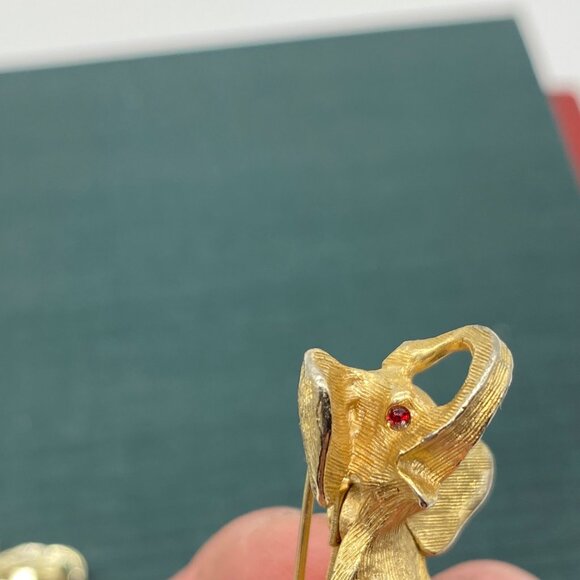 Vtg Gold-Tone Elephant Brooch Set Of 3 With Rhinestone Accents & Textured Design - Picture 8 of 9